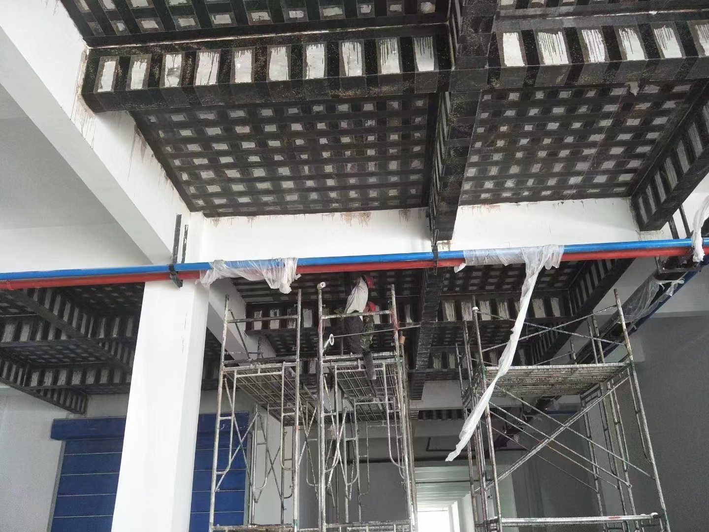 徐州一酒店梁，楼板碳纤维加固施工